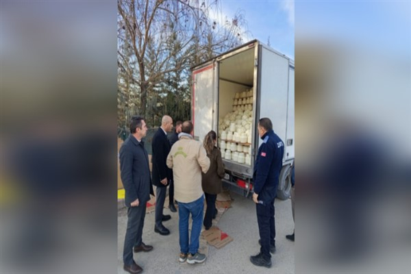 Yenimahalle Belediyesi Zabıta Müdürlüğü ekipleri, 9 ton bozuk peynir ele geçirdi