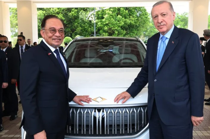 Türkiye, Malezya Başbakanı'na Togg Hediye Etti