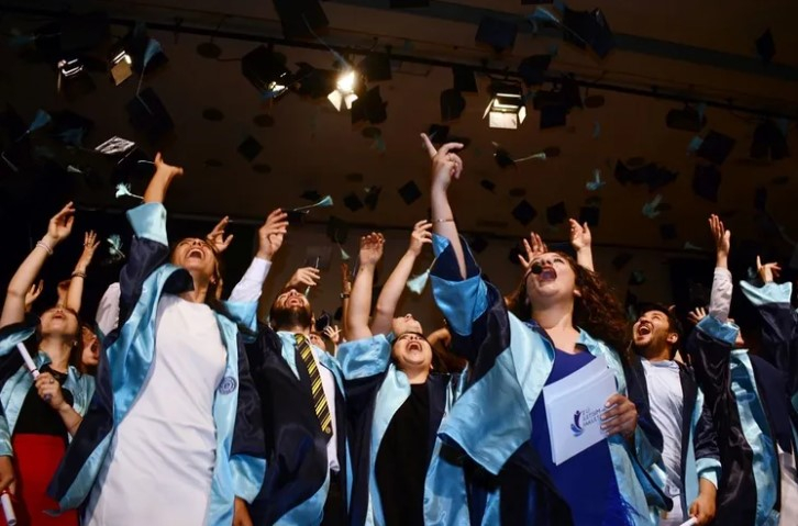 Ayvalık Belediyesi'nden Öğrencilere 1.500 TL Burs Desteği