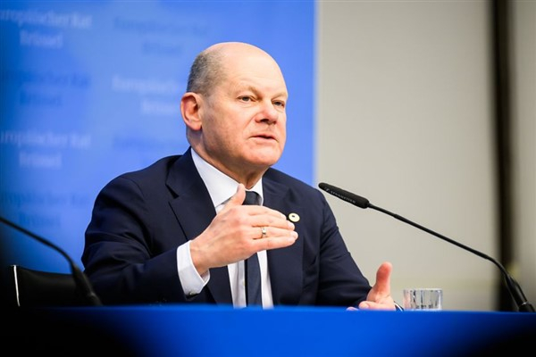 Scholz: Aşırı sağ, siyasi karar alma süreçlerine dahil edilmemeli