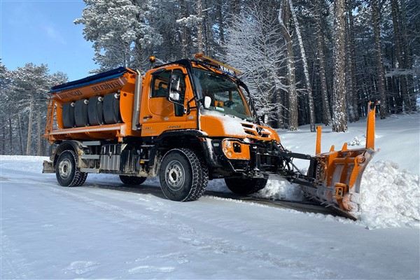 Osmangazi'de karla kapanan yollara müdahale ediliyor