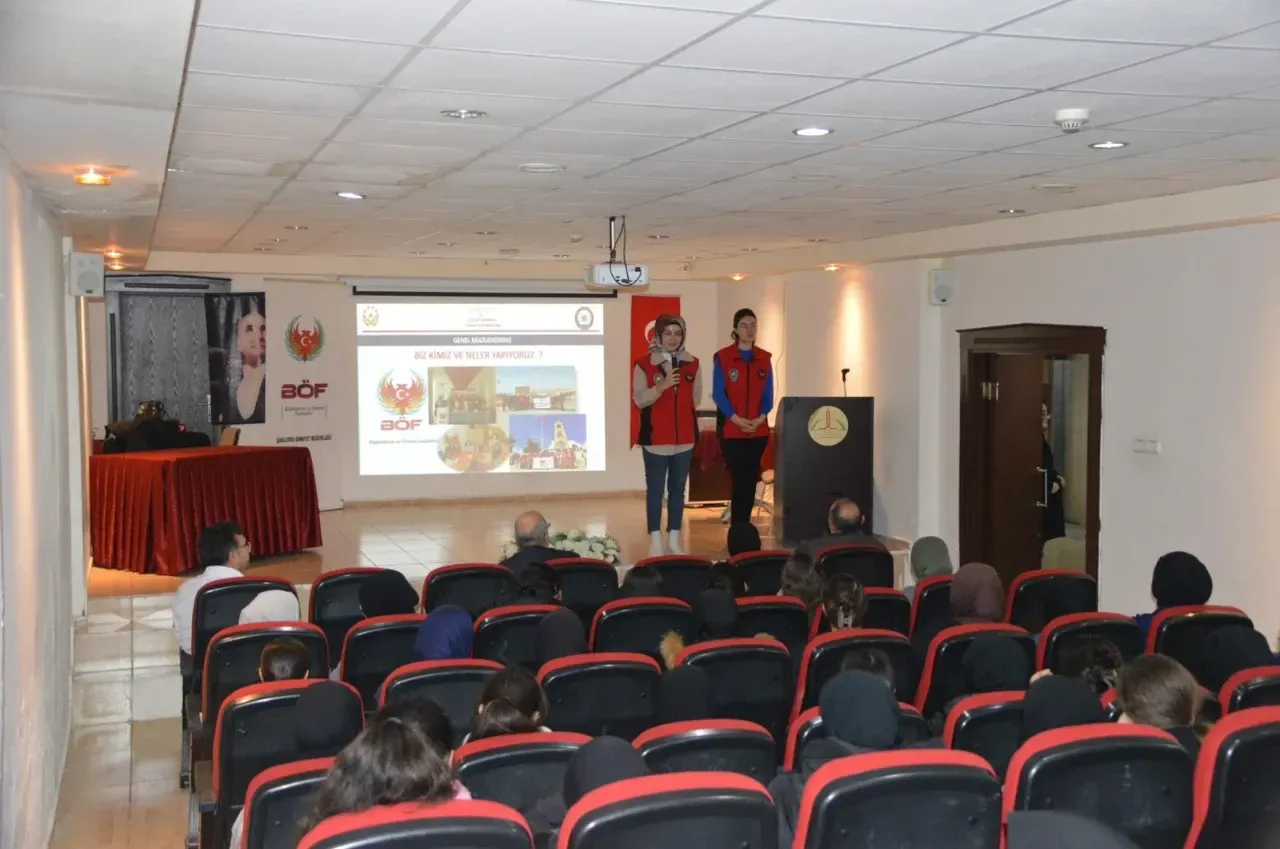 Şanlıurfa İl Emniyet Müdürlüğü’nden Öğrencilere Terörle Mücadele Eğitimi