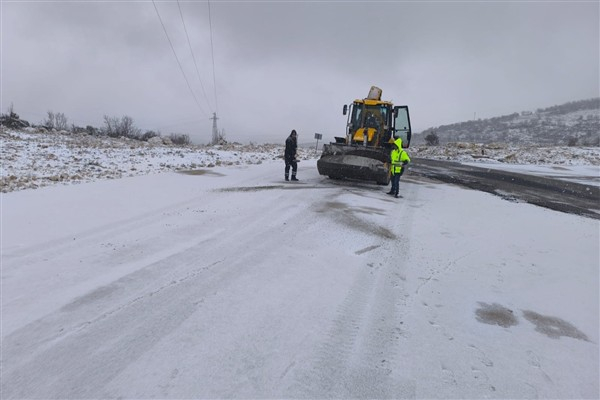 Diyarbakır Büyükşehir Belediyesi ekipleri, 714 kilometre yolu ulaşıma açtı
