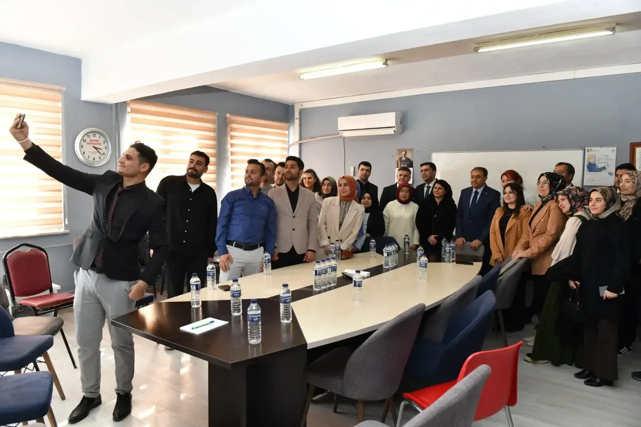 Vali Hasan Şıldak Halfeti’de Ziyaretlerde Bulundu(VİDEO)