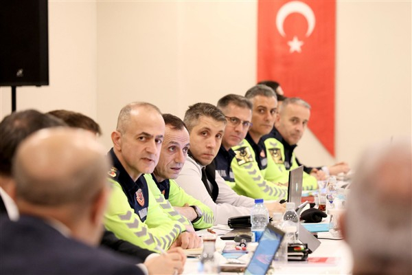 Trafik ekiplerince, 848 bin 766 sürücüye/araca hız ihlali ile ilgili işlem yapıldı