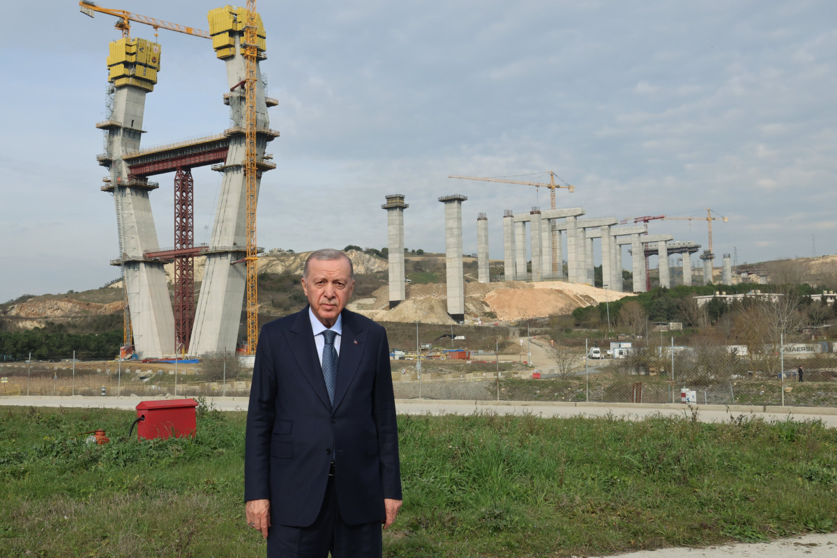 Cumhurbaşkanı Erdoğan, Başakşehir-Nakkaştepe Otoyolu şantiyesinde inceleme yaptı