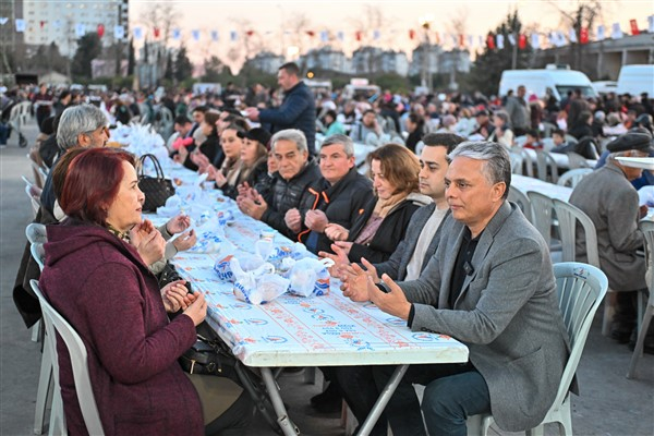Muratpaşa'da ilk iftar sofrasında binler buluştu