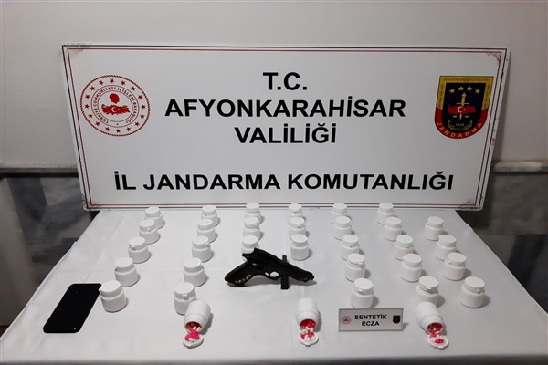 Afyonkarahisar'da  bin 813 adet sentetik uyuşturucu hap ele geçirildi