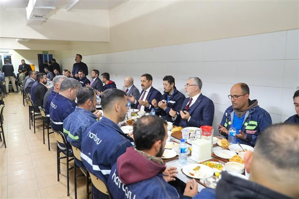 Bakan Işıkhan, Antakya OSB’de işçilerle iftarda buluştu