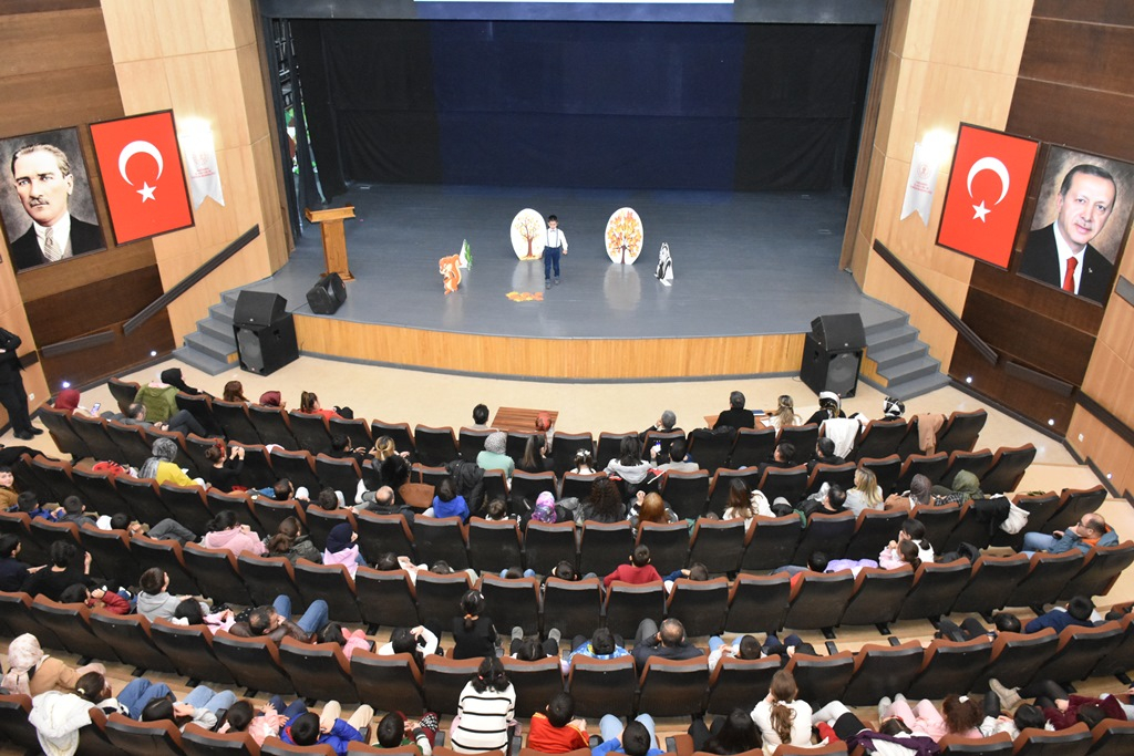 &Prime;Bir Varmış Bir Yokmuş&Prime; Masal Anlatma Yarışması'nda final