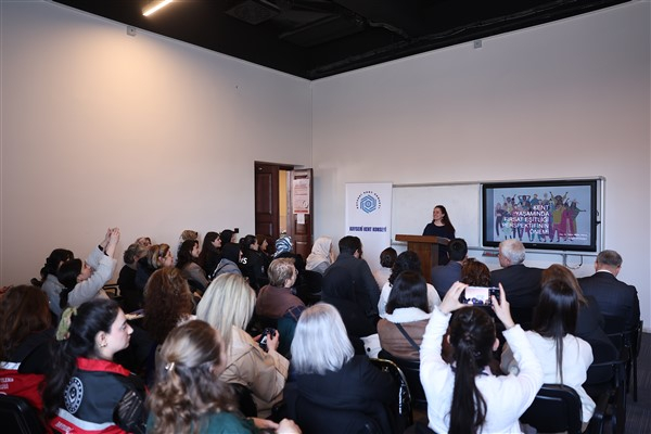 Kayseri'de “Kadın ve Çocuk Dostu Şehirler İçin Yeni Adımlar” paneli yapıldı
