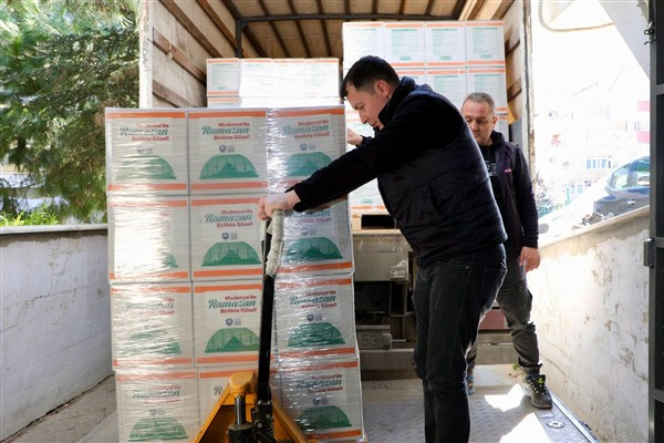 Mudanya Belediyesi'nden erzak desteği