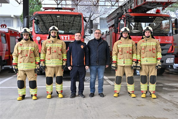 Manisa'da itfaiye personelinin güvenliği için 400 adet koruyucu kıyafet teslim edildi