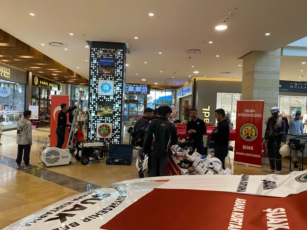 ŞUAK Ekibinden Piazza AVM’de Tanıtım ve Bilgilendirme Standı