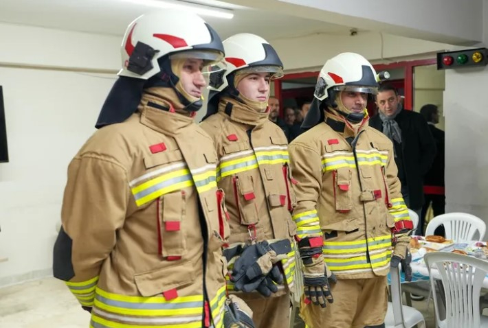 Manisa İtfaiyesine Yüksek Korumalı Yeni Kıyafetler