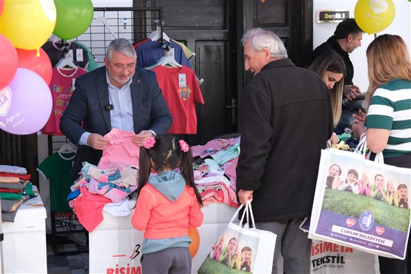 Çorum Belediyesi'nden çocuklara bayramlık kıyafet yardımı