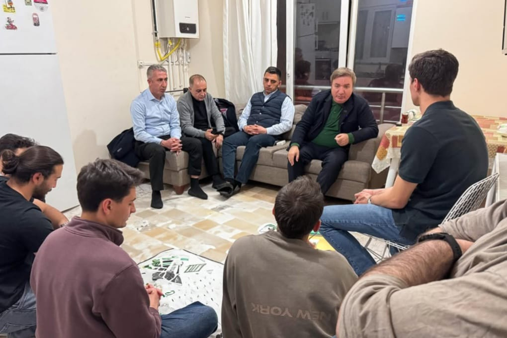 Erzincan Valisi Hamza Aydoğdu, Tıp Fakültesi öğrencileriyle sahur yaptı