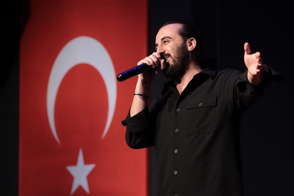 Yalovalı sanatçılar düzenlenen etkinlikte sahne aldı