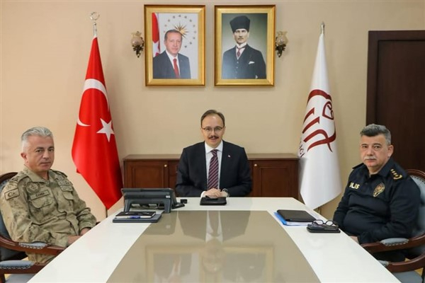 Siirt Valisi Kemal Kızılkaya, Ramazan Bayramı tedbirleri için video konferansa katıldı