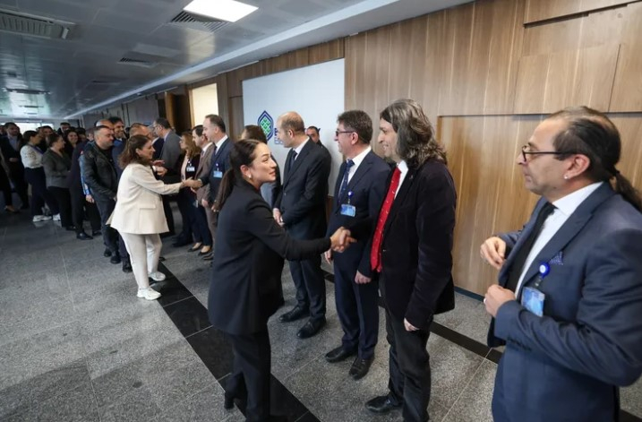 Bakırköy Belediye Başkanı Ovalıoğlu personeliyle bayramlaştı