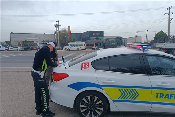 Sakarya'da 32 araç sürücüsüne cezai işlem uygulandı