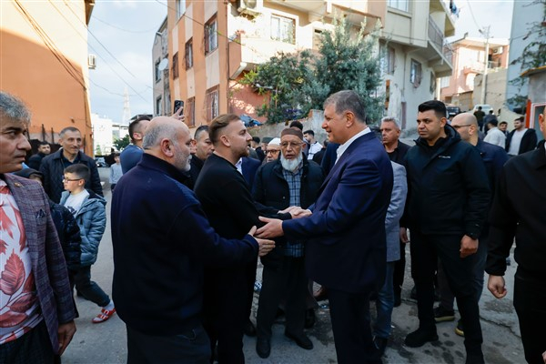 Başkan Tugay, vatandaşlarla bayramlaştı