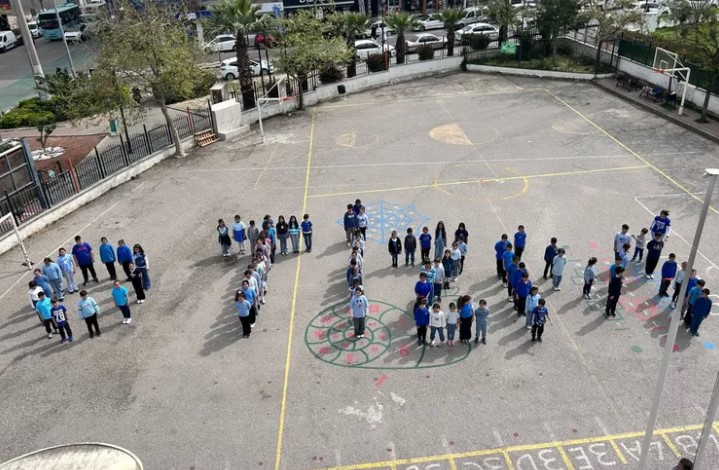 Manisa'da Öğrencilerden Otizm Farkındalık Çalışması