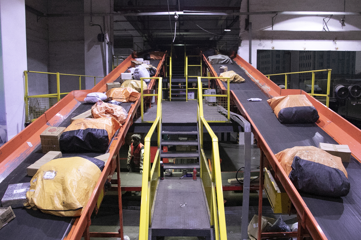 Çin’den ABD’nin küçük değerli paketlere vergi muafiyetini kaldırmasına tepki