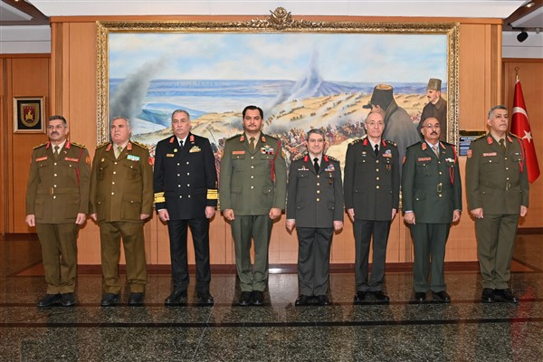 Bayraktaroğlu, Libya Ulusal Ordusu Kara Kuvvetleri Komutanı Korgeneral Haftar'ı kabul etti