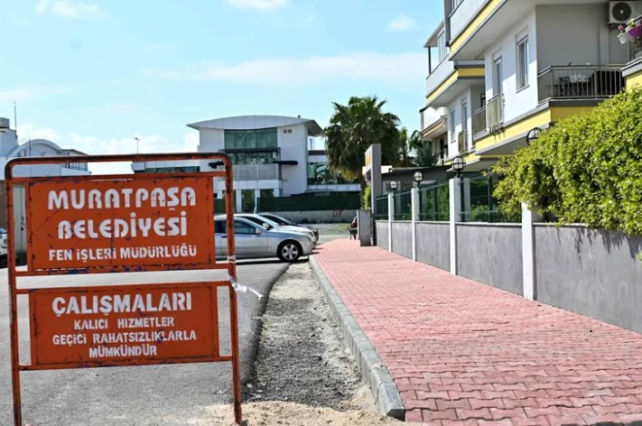 Antalya Muratpaşa'da Kaldırım Çalışmaları Sürüyor