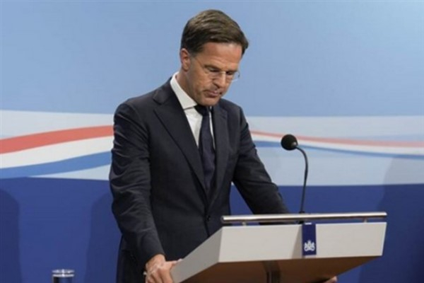 NATO Genel Sekreteri Rutte, Tokyo'daki Keio Üniversitesi'nde öğrencilerle bir araya geldi