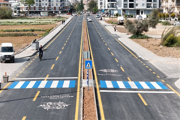 Aydın'ın Efeler Bulvarı'nda sıcak asfalt serim çalışmaları tamamlandı