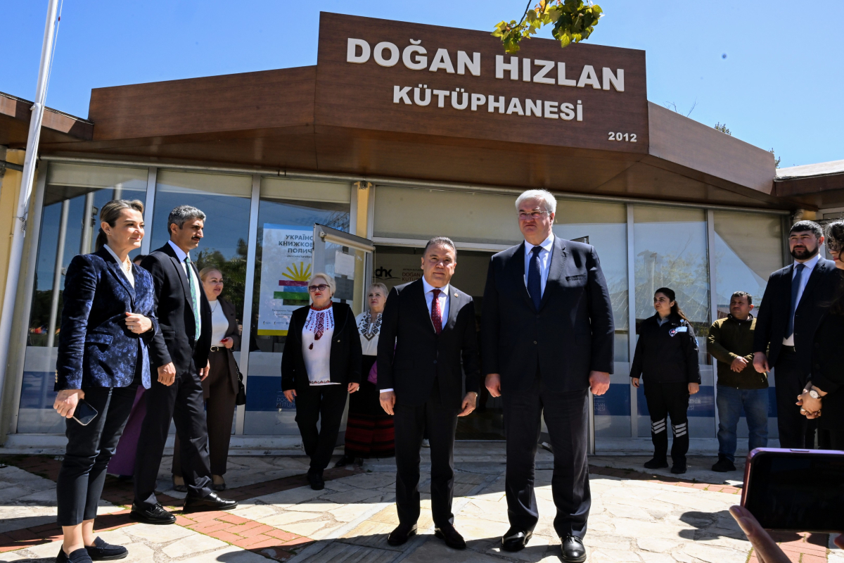 Antalya, Ukrayna Kitap Köşesi'nin açılışına ev sahipliği yaptı
