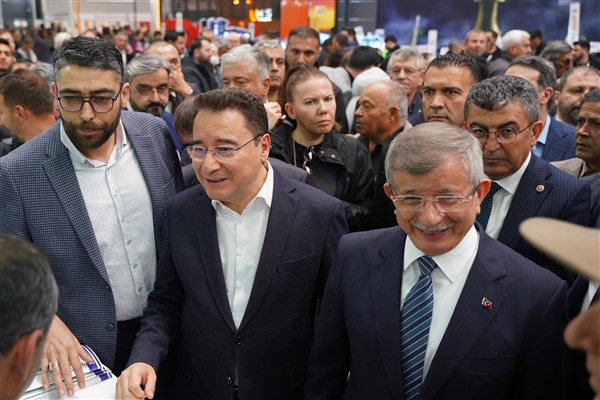 Davutoğlu ve Babacan, Konya Tarım Fuarını ziyaret etti