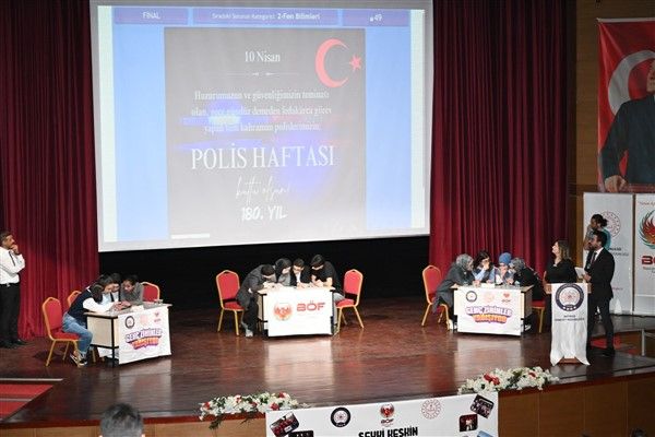 Batman Valisi Canalp, &Prime;Genç Zihinler Yarışıyor&Prime; bilgi yarışmasına katıldı