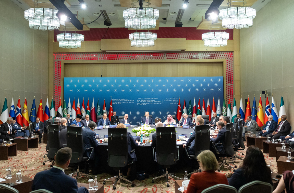 Al-Thani, Ortak Arap-İslam Zirvesi Komisyonu Bakanlar Toplantısı'na katıldı