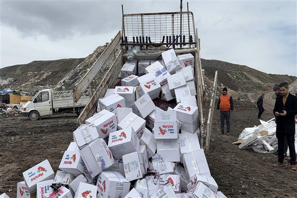 Çorum'da son kullanma tarihi geçmiş 4 bin 200 adet şalgamı imha edildi