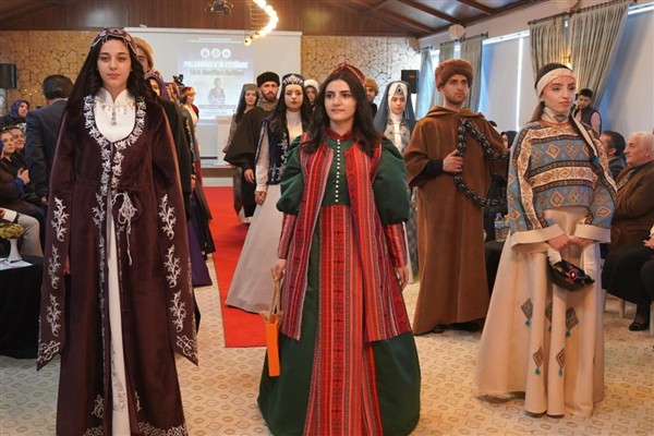 Erzurum’da “Palandöken’in Eteğinde Türk Motifleri Defilesi” düzenlendi