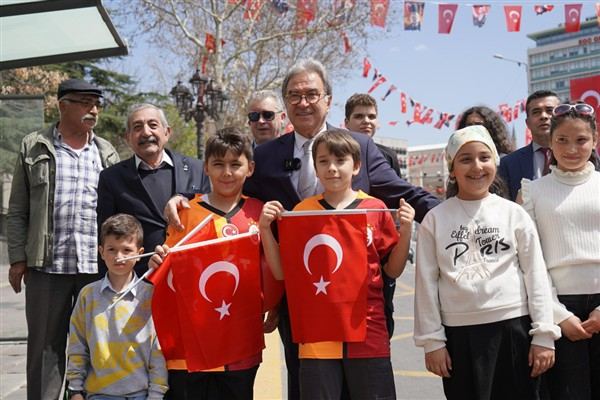 Şehirlioğlu: Türkiye’nin geleceği, bu ülkenin çocuklarının ellerindedir