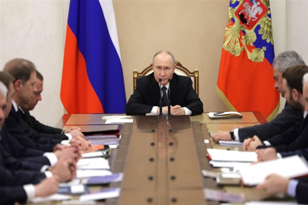 Putin, Askerî-Sanayi Komisyonu Toplantısı'na başkanlık etti