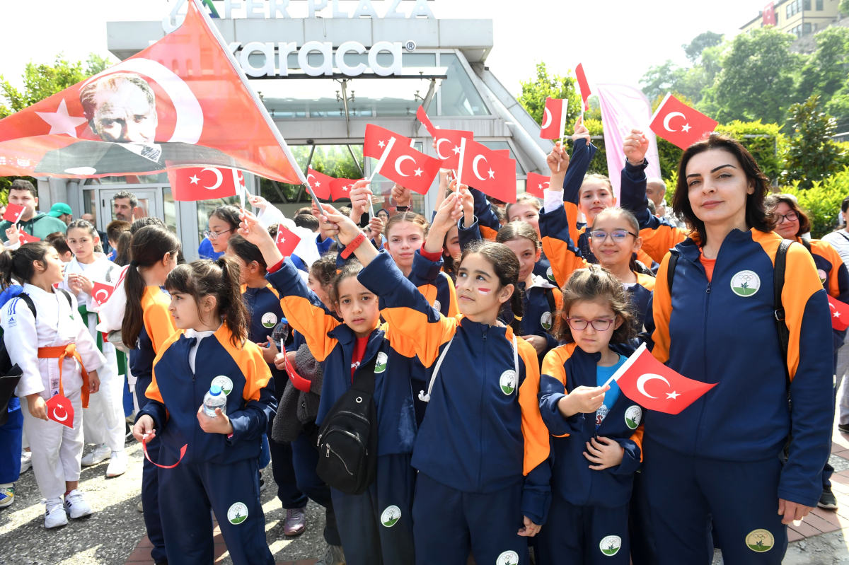23 Nisan korteji Osmangazi’de gerçekleşti