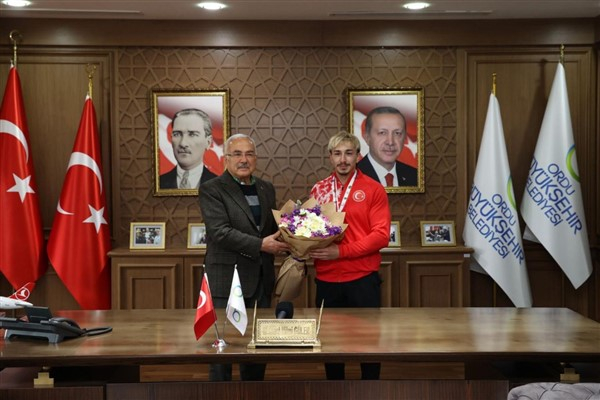 Başkan Güler, milli halterci Yusuf Fehmi Genç'i ağırladı