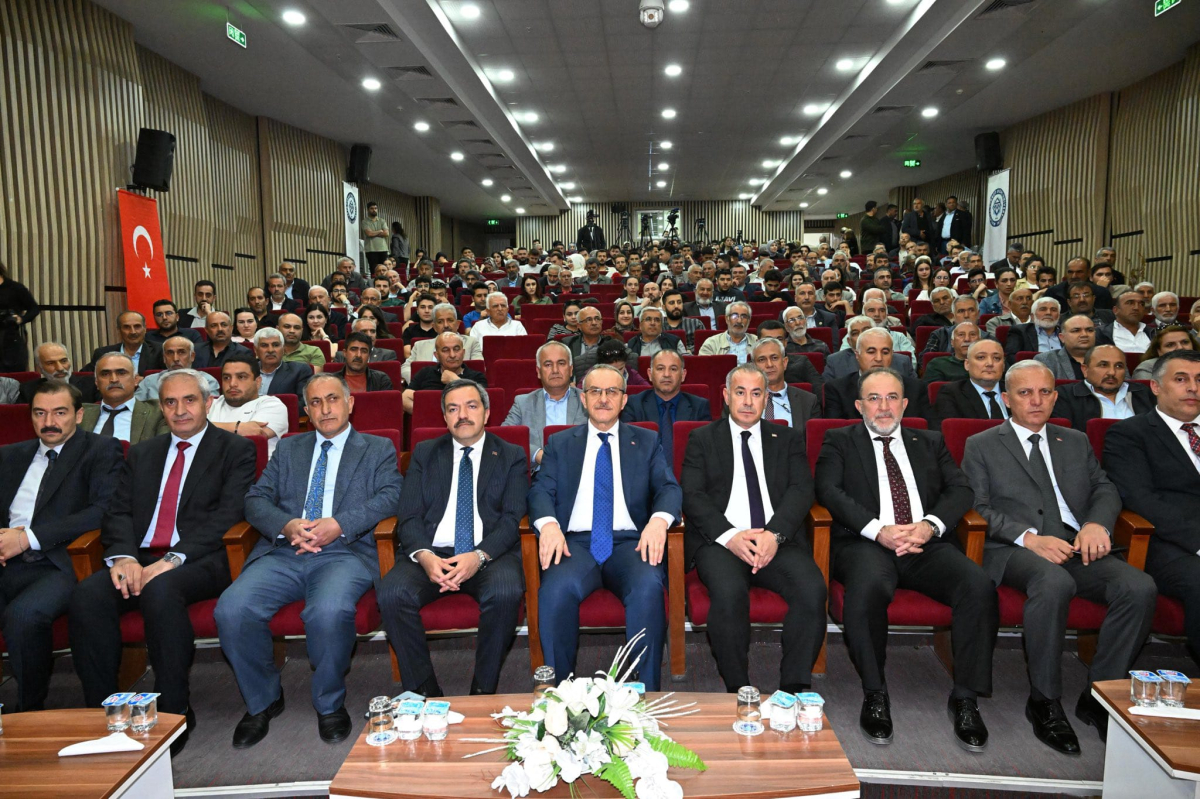 Vali Yavuz, Zirai Don Sonrası Kayısıda Ağaç ve Bahçe Bakımı Programı'na katıldı