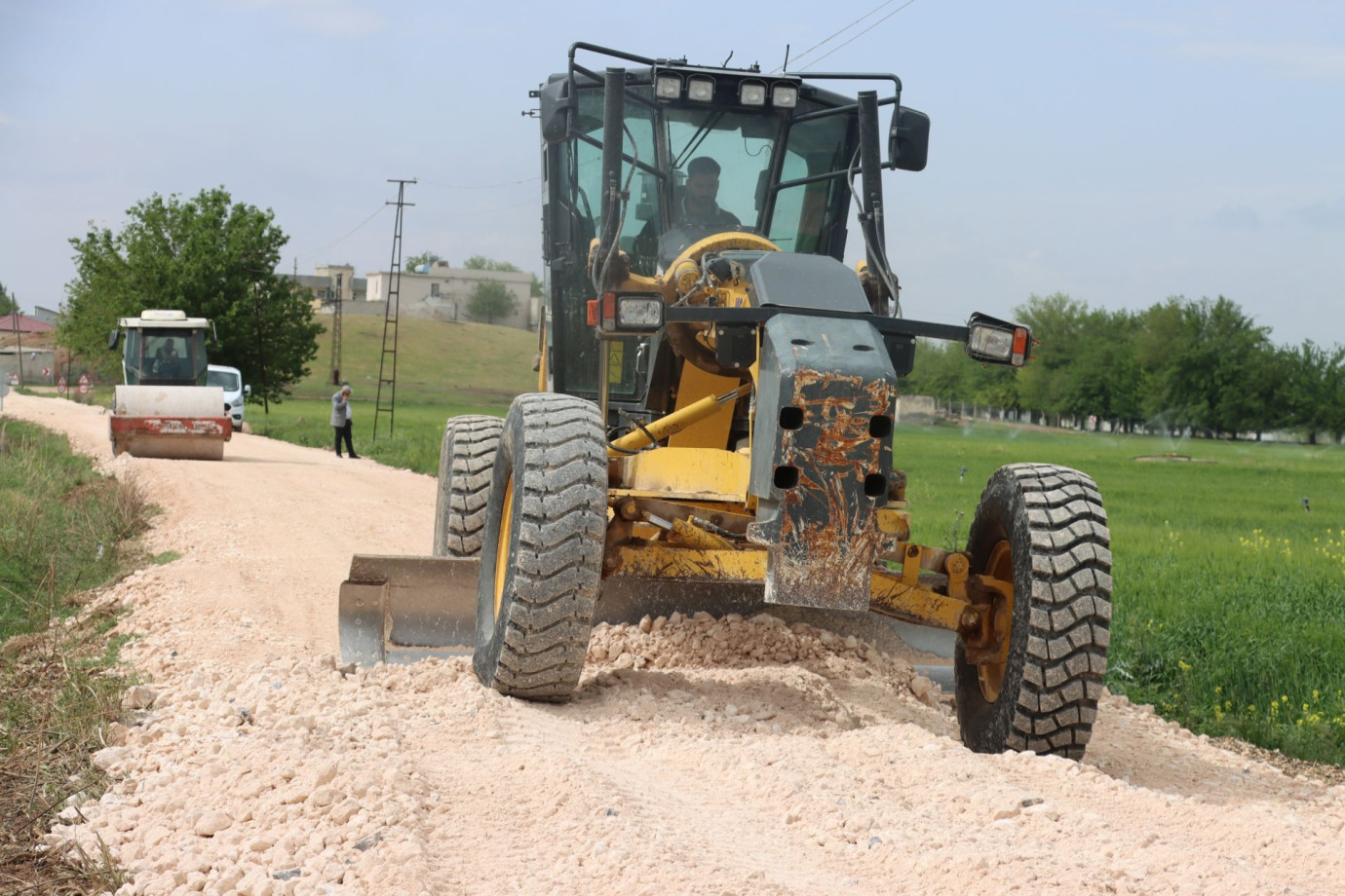 Şanlıurfa'da kırsal yollar yenileniyor