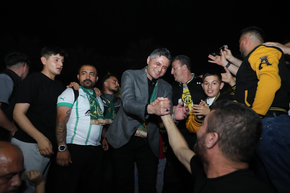 Aliağa Demokrasi Meydanı’nda şampiyonluk kutlaması