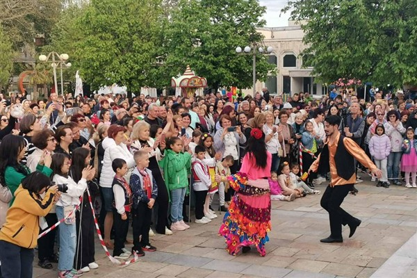 Nilüfer Belediyesi Halk Dansları Topluluğu'ndan Bulgaristan’da gösteri
