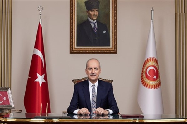 TBMM Başkanı Kurtulmuş, Bişkek'te öğrencilerle bir araya geldi