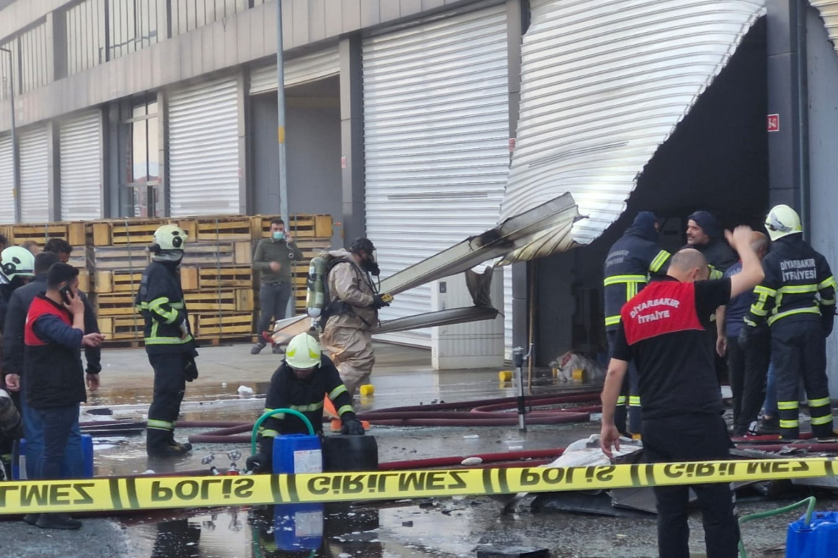 Oto Sanayi Sitesi’ndeki yangın İtfaiye ekiplerinin müdahalesiyle söndürüldü
