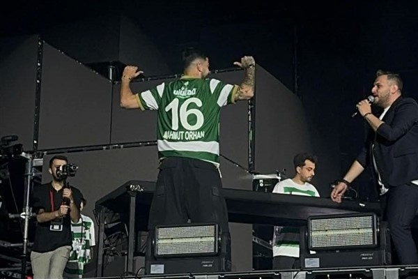 Mahmut Orhan, Bursaspor için sahnede