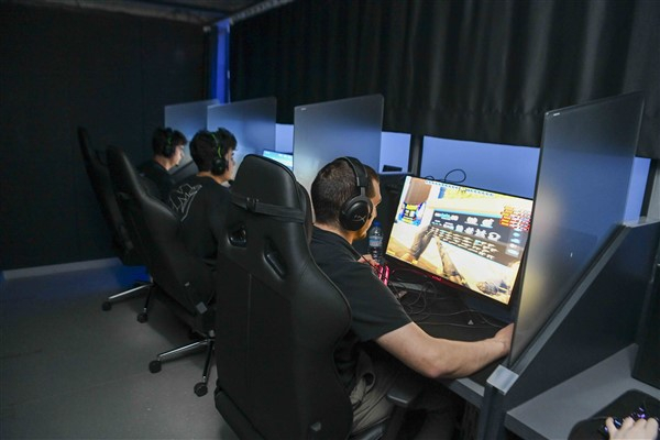 Tayfun Tanju Kara Espor Merkezi'nde CS2 turnuvası